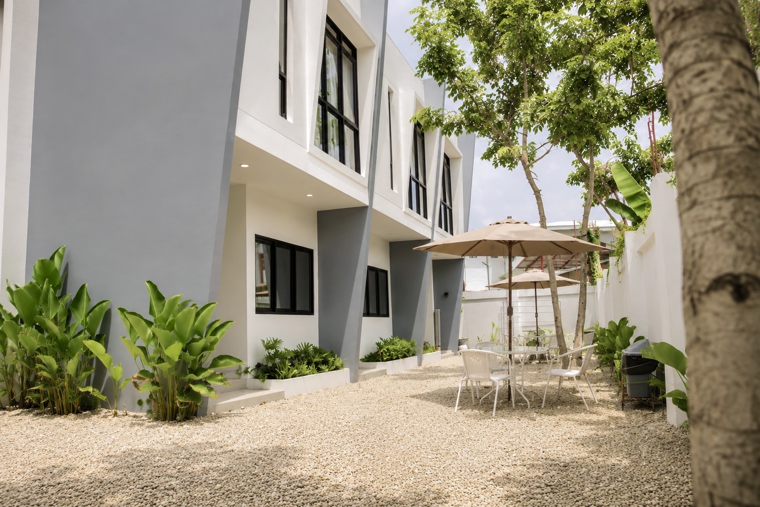 Outdoor View & Balcony