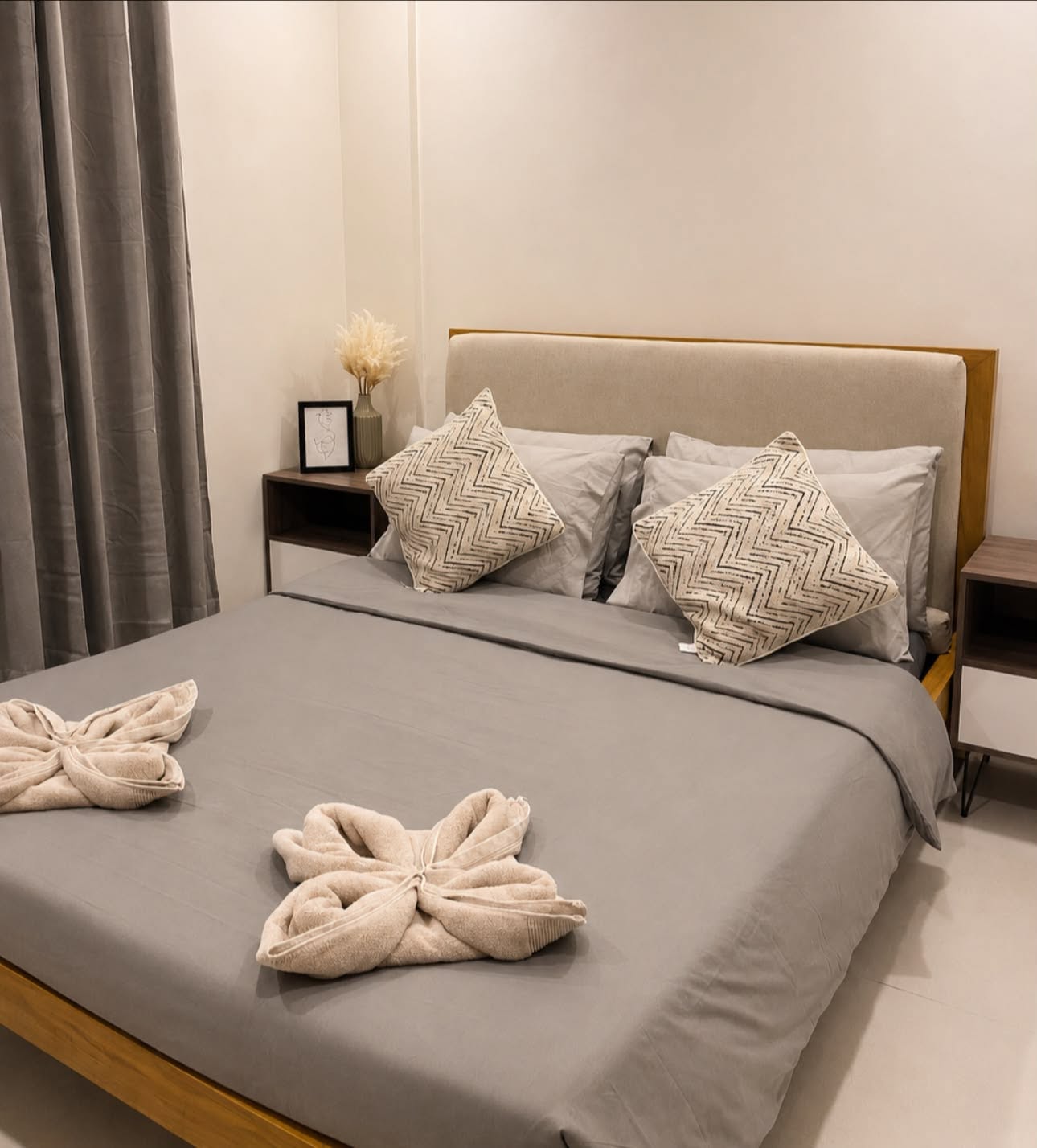 Signature Queen Bed