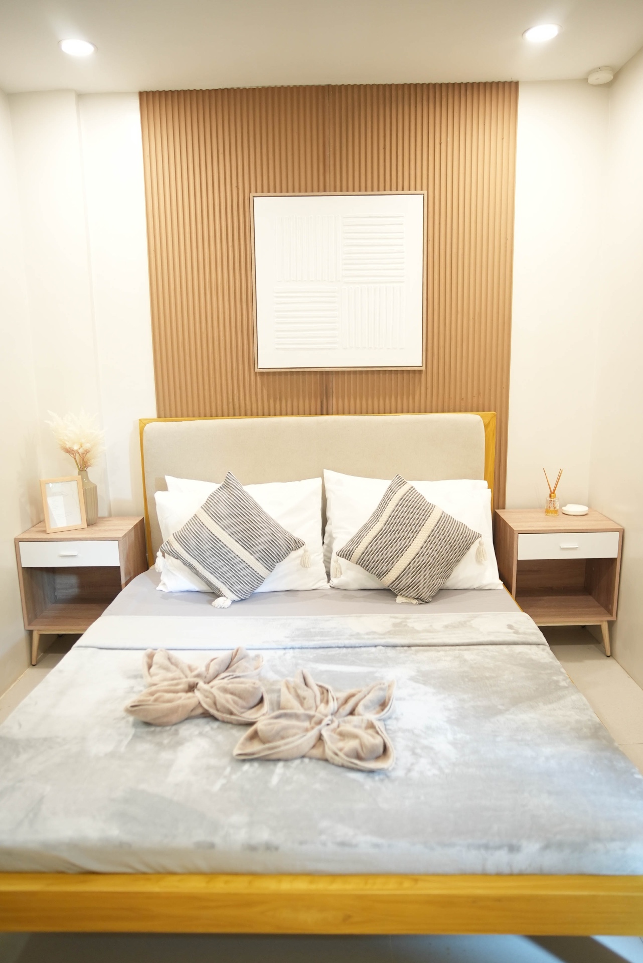 Signature Queen Bed